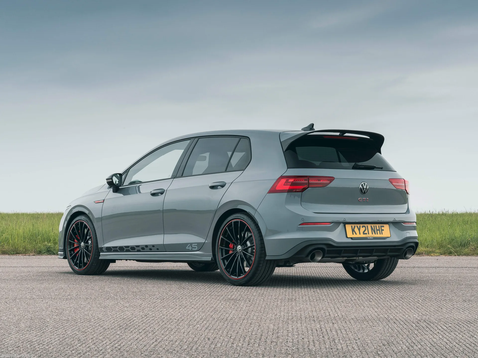 Volkswagen Golf GTI Clubsport 45 (2021) - Rear Three-Quarter
