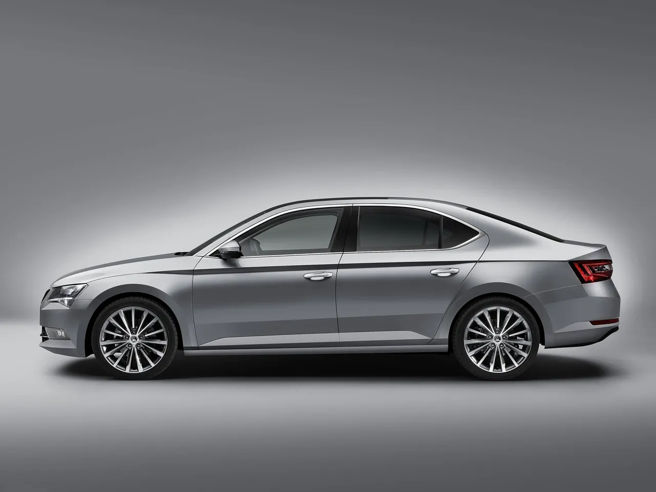 Skoda Superb (2016) – boční profil