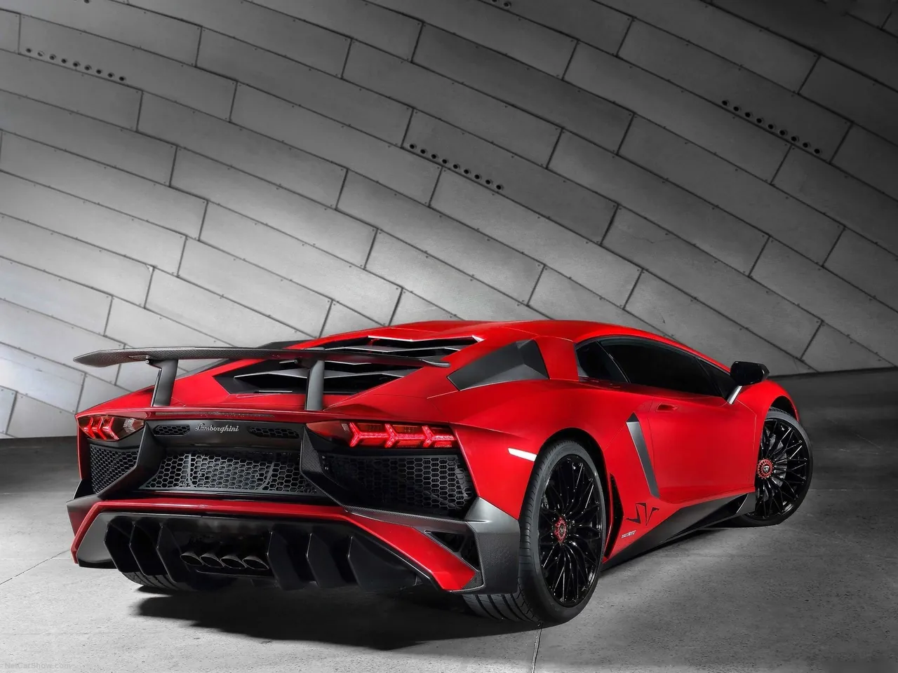 Lamborghini Aventador LP750-4 SV (2016) – zadní tříčtvrteční pohled