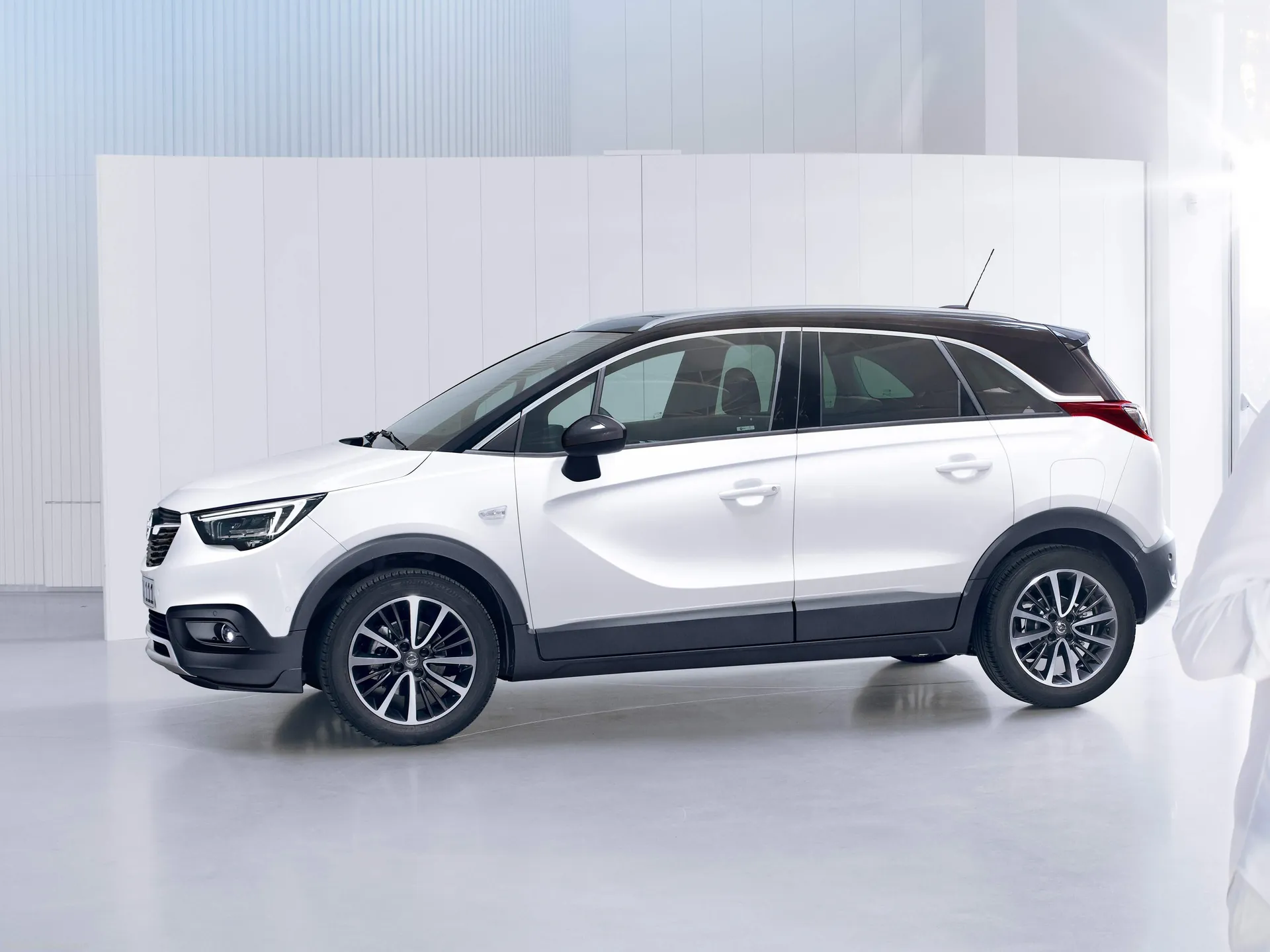Opel Crossland X (2018) – boční profil