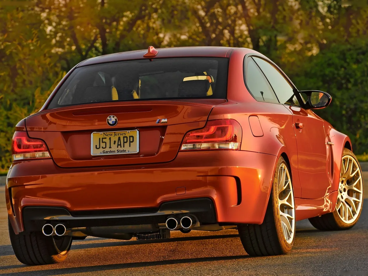 BMW 1-Series M Coupe [US] (2011) – zadní tříčtvrteční pohled