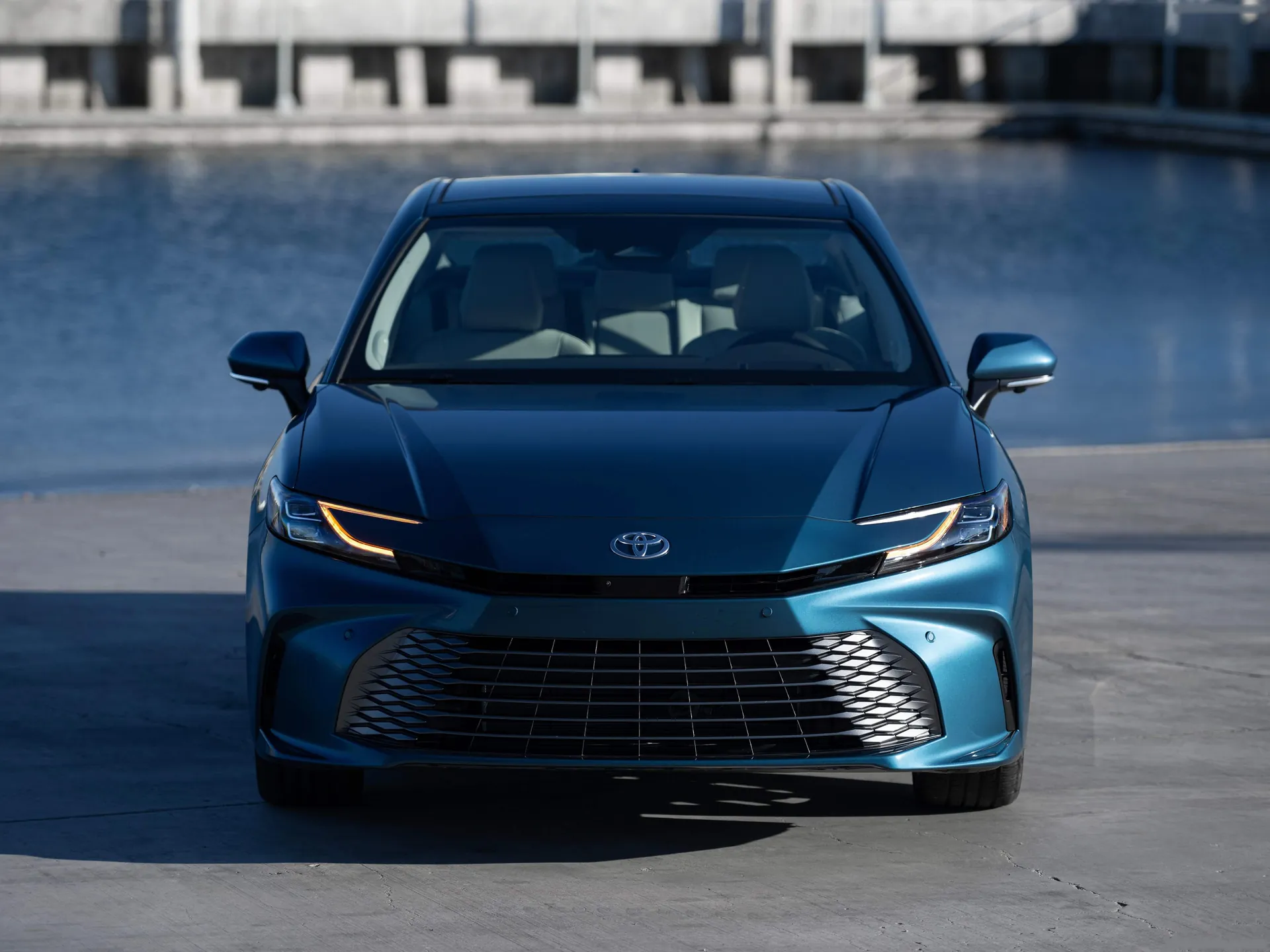Toyota Camry Hybrid (2025) – zepředu