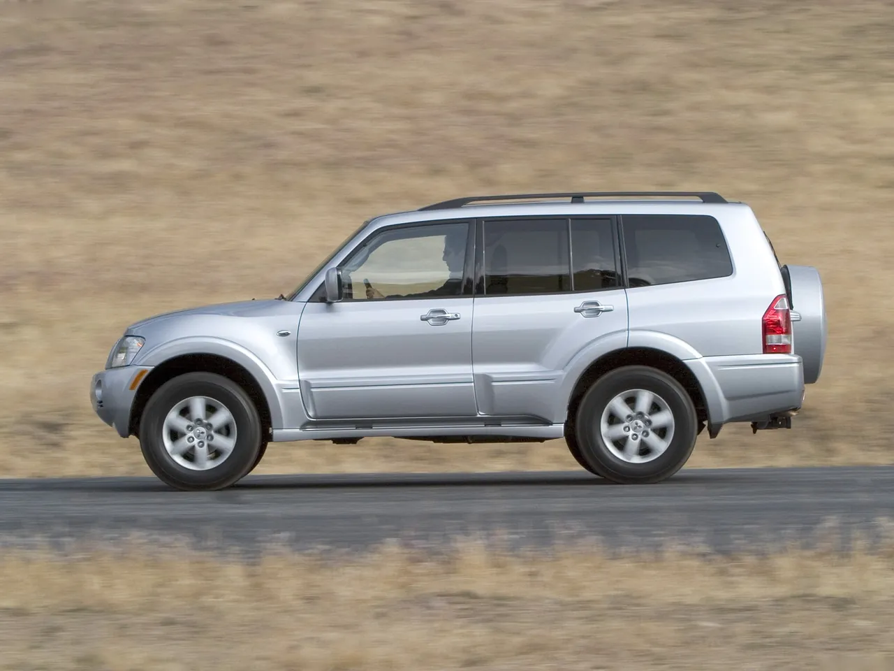 Mitsubishi Montero (2005) – boční profil