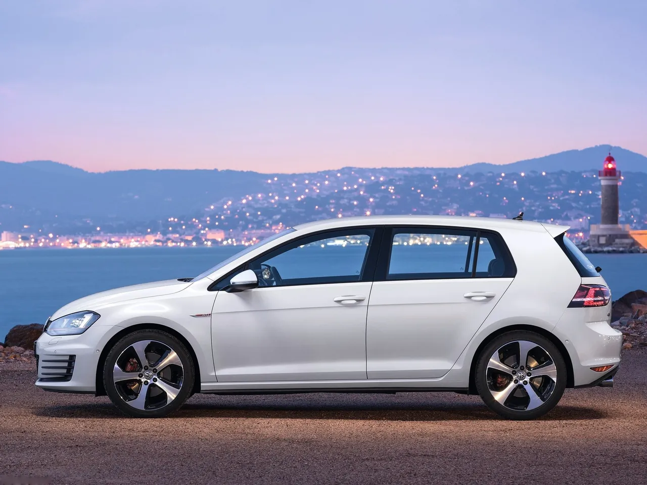 Volkswagen Golf GTI (2014) - Side Profile
