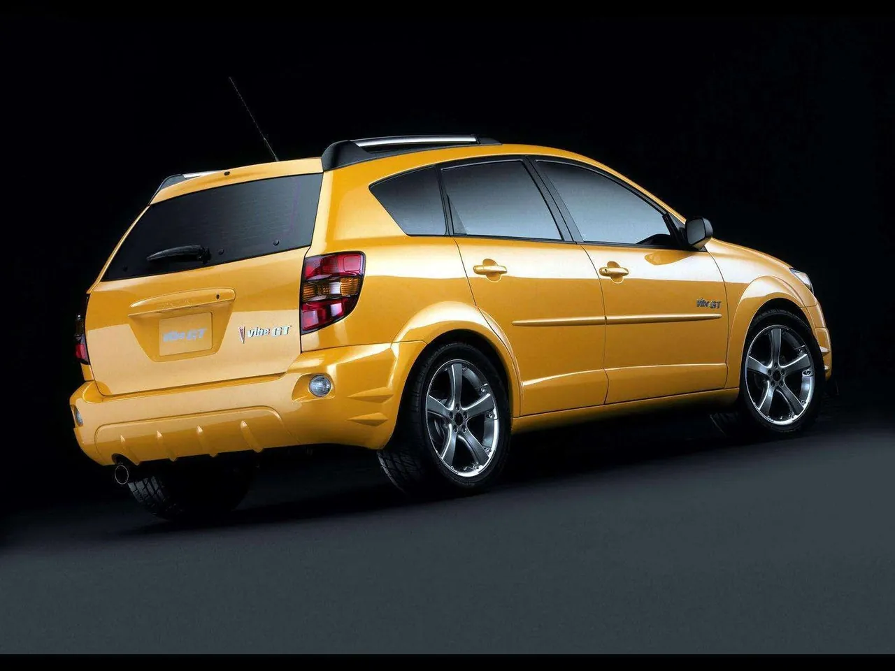 Pontiac Vibe GT (2001) – zadní tříčtvrteční pohled