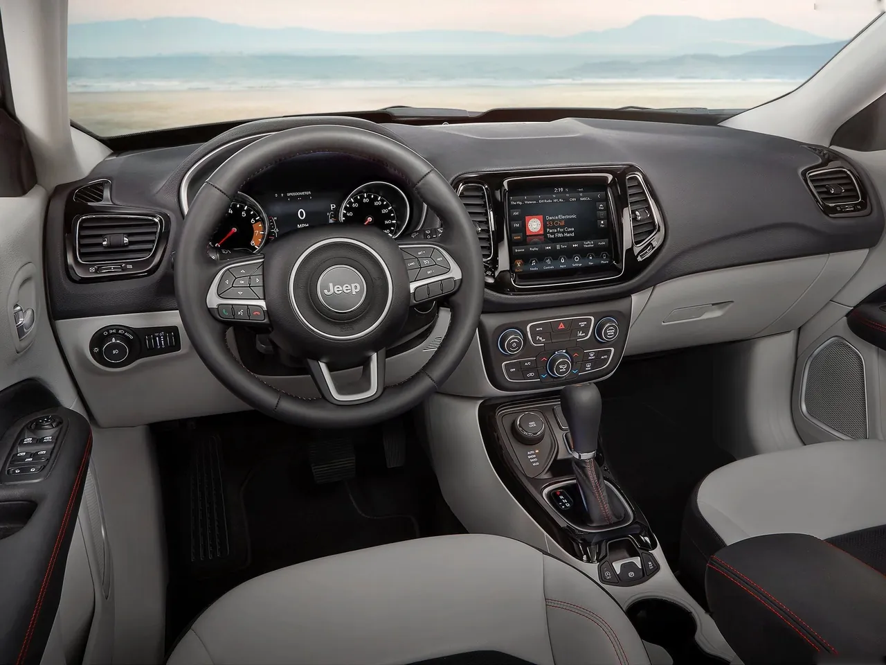 Jeep Compass (2017) – interiér