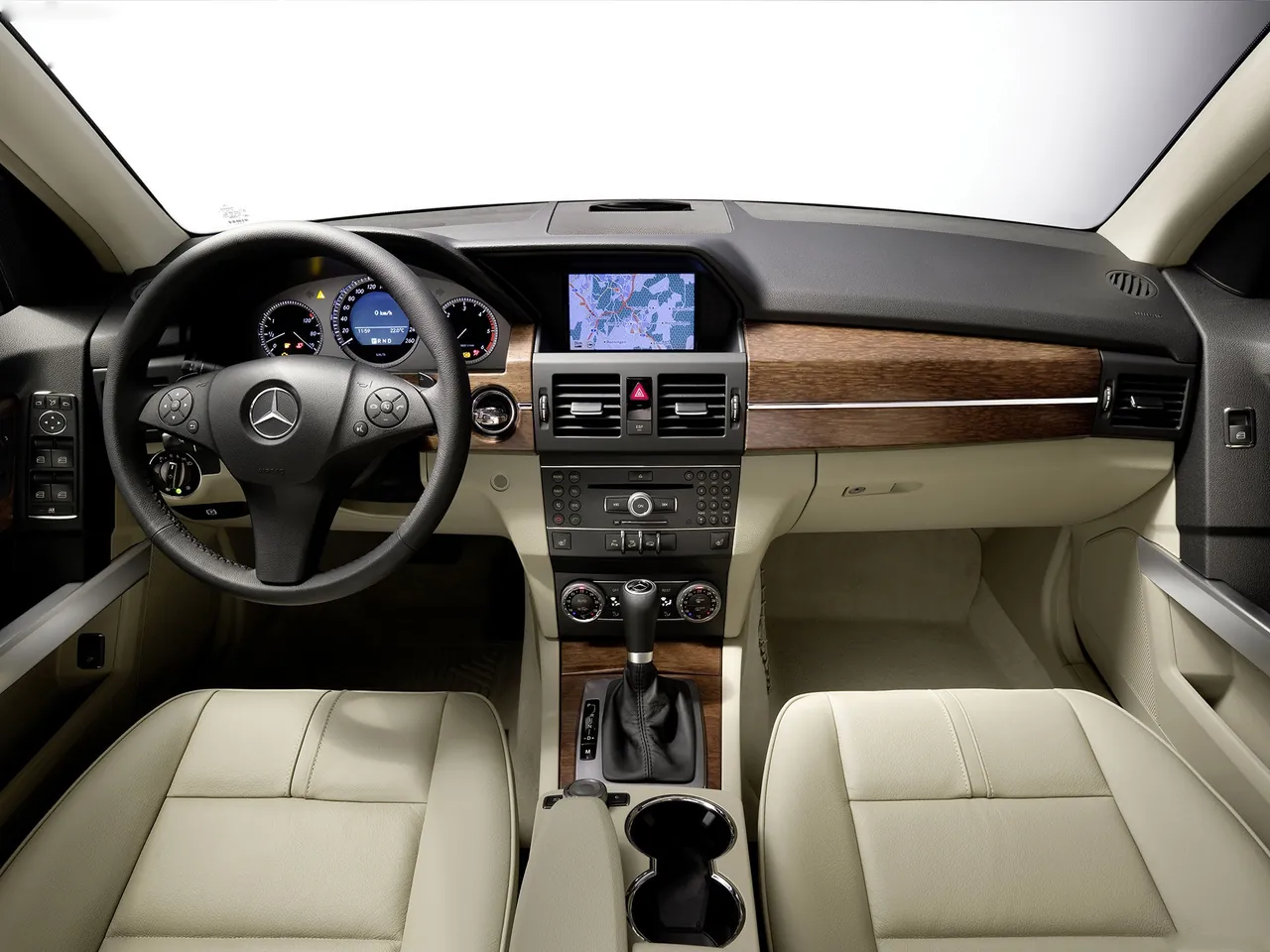 Mercedes-Benz GLK-Class (2010) - Interior