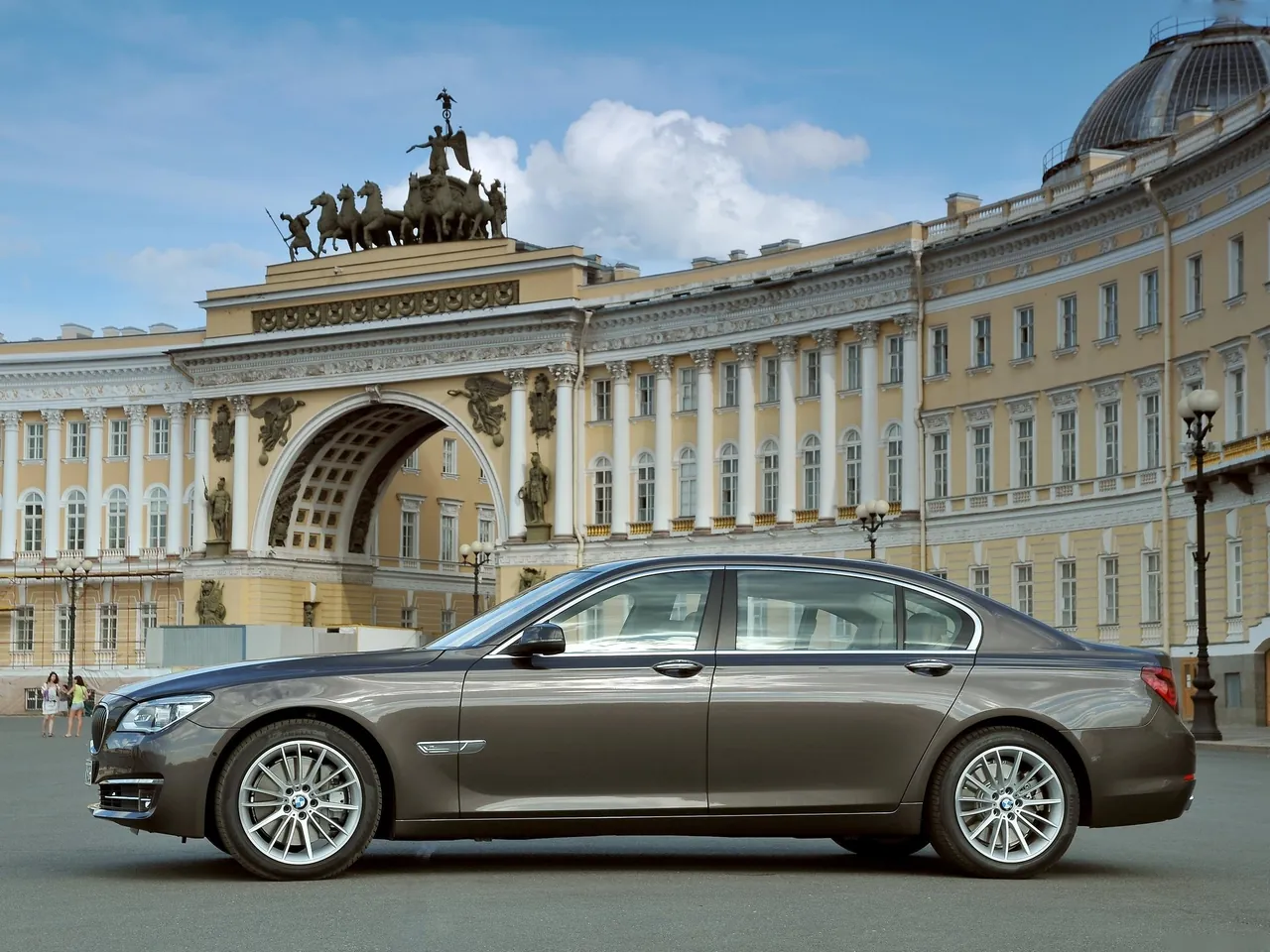 BMW 750Li (2013) – boční profil