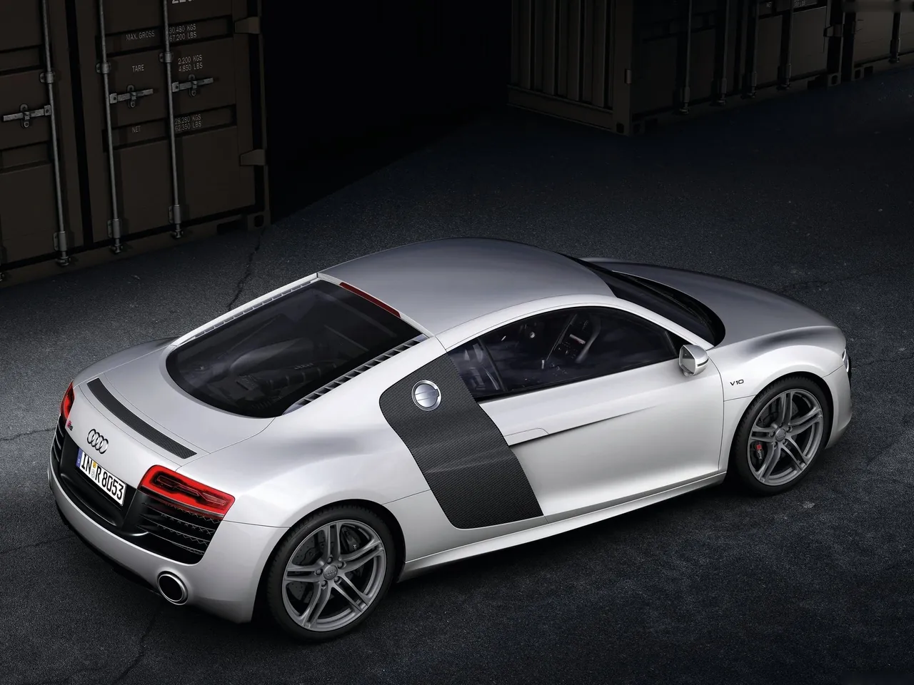 Audi R8 V10 (2013) – zadní tříčtvrteční pohled