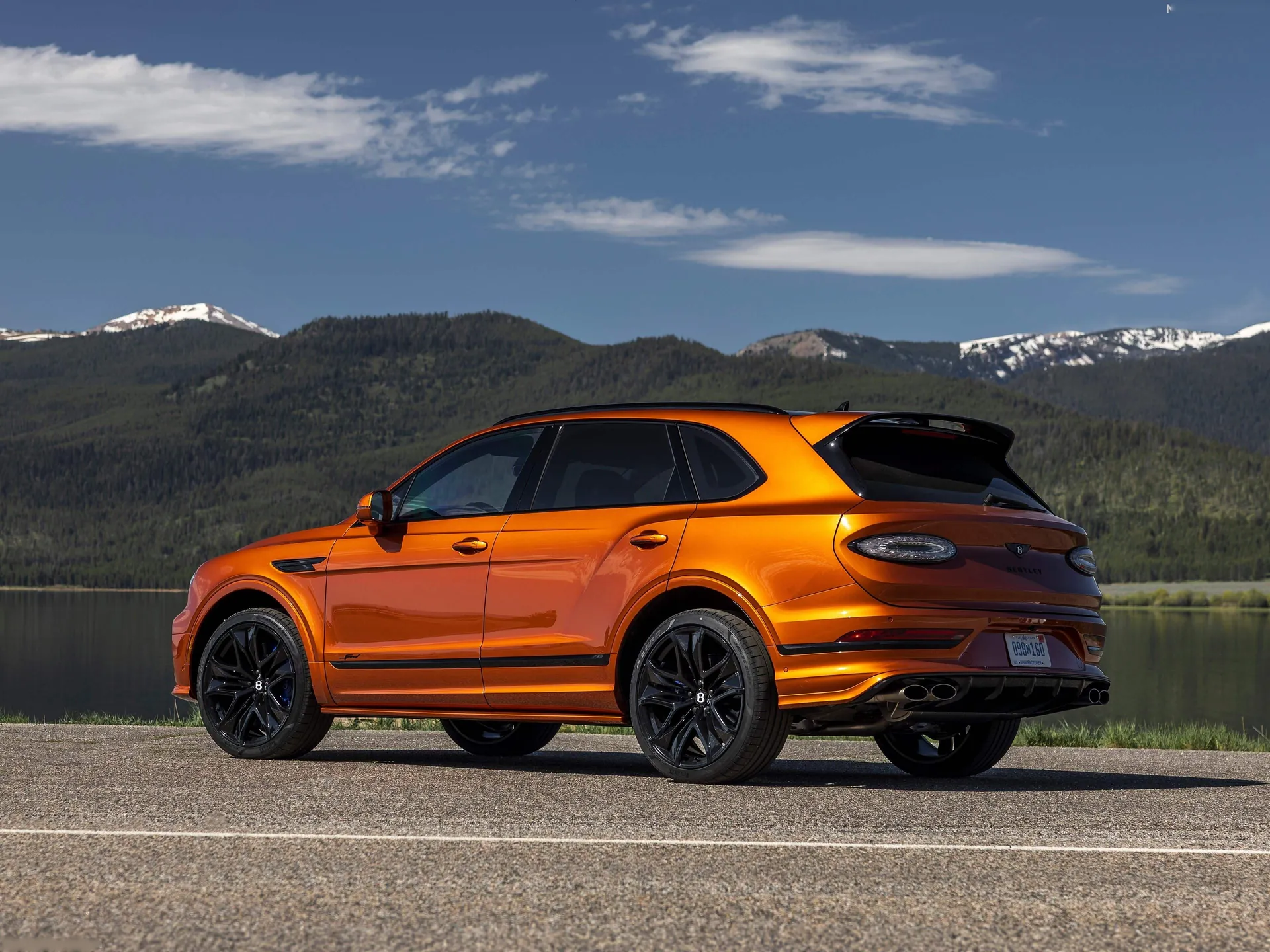 Bentley Bentayga Speed (2026) – zadní tříčtvrteční pohled