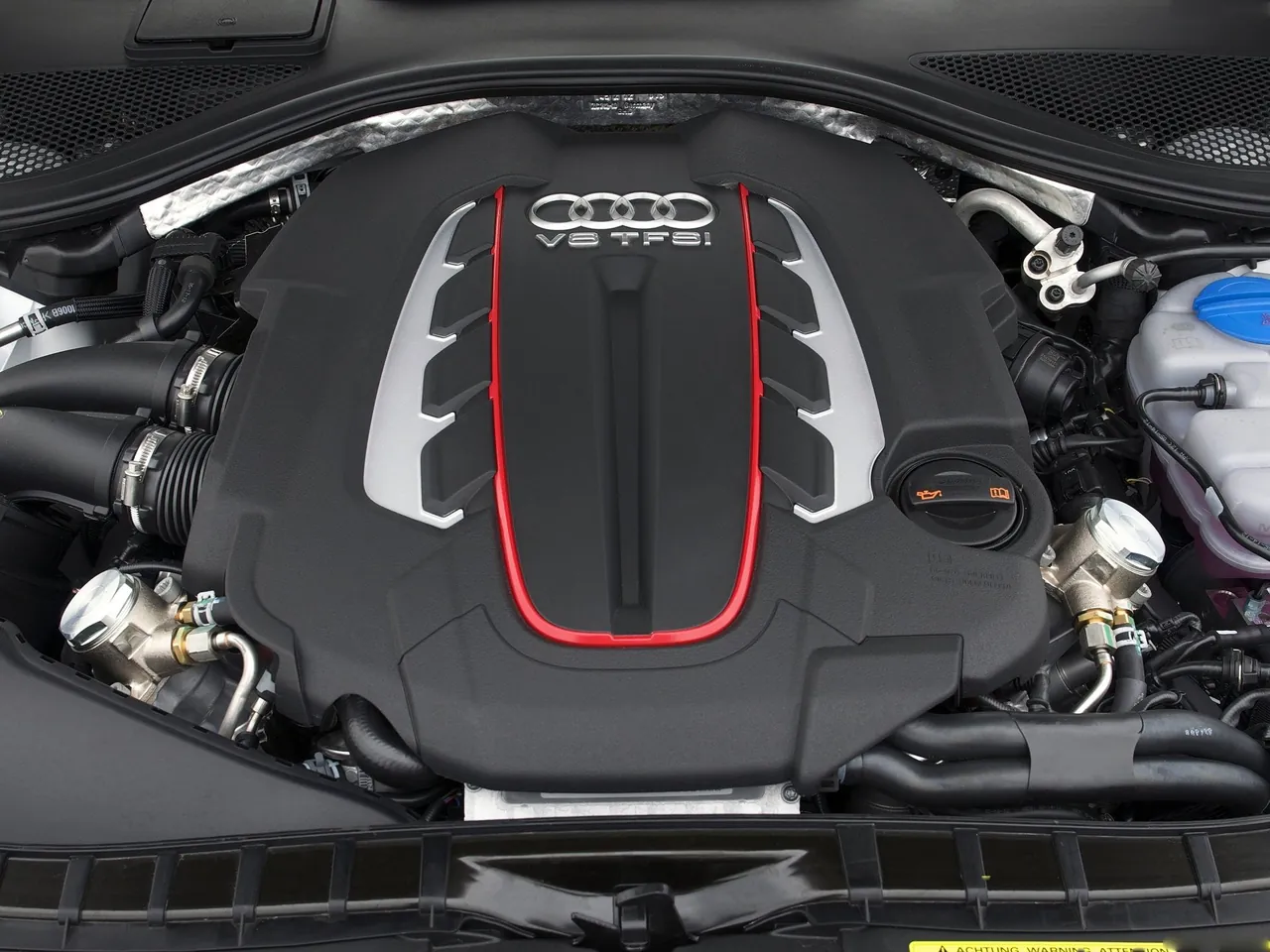 Audi S7 Sportback (2013) – motorový prostor