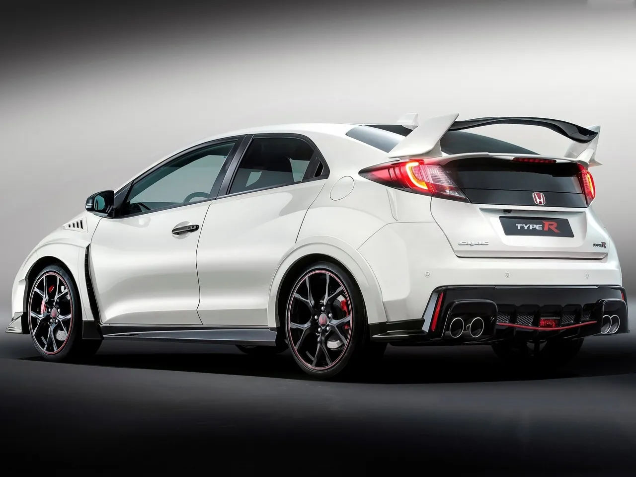 Honda Civic Type R (2015) – zadní tříčtvrteční pohled