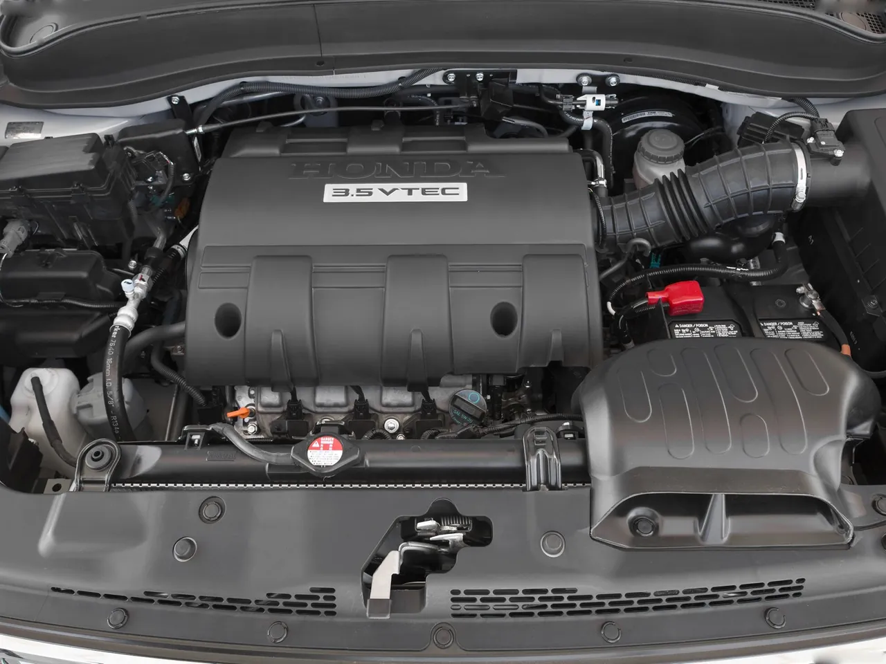 Honda Ridgeline (2009) – motorový prostor