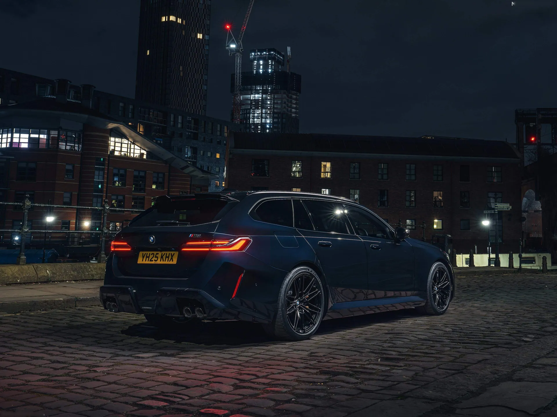 BMW M5 Touring [UK] (2025) – zadní tříčtvrteční pohled
