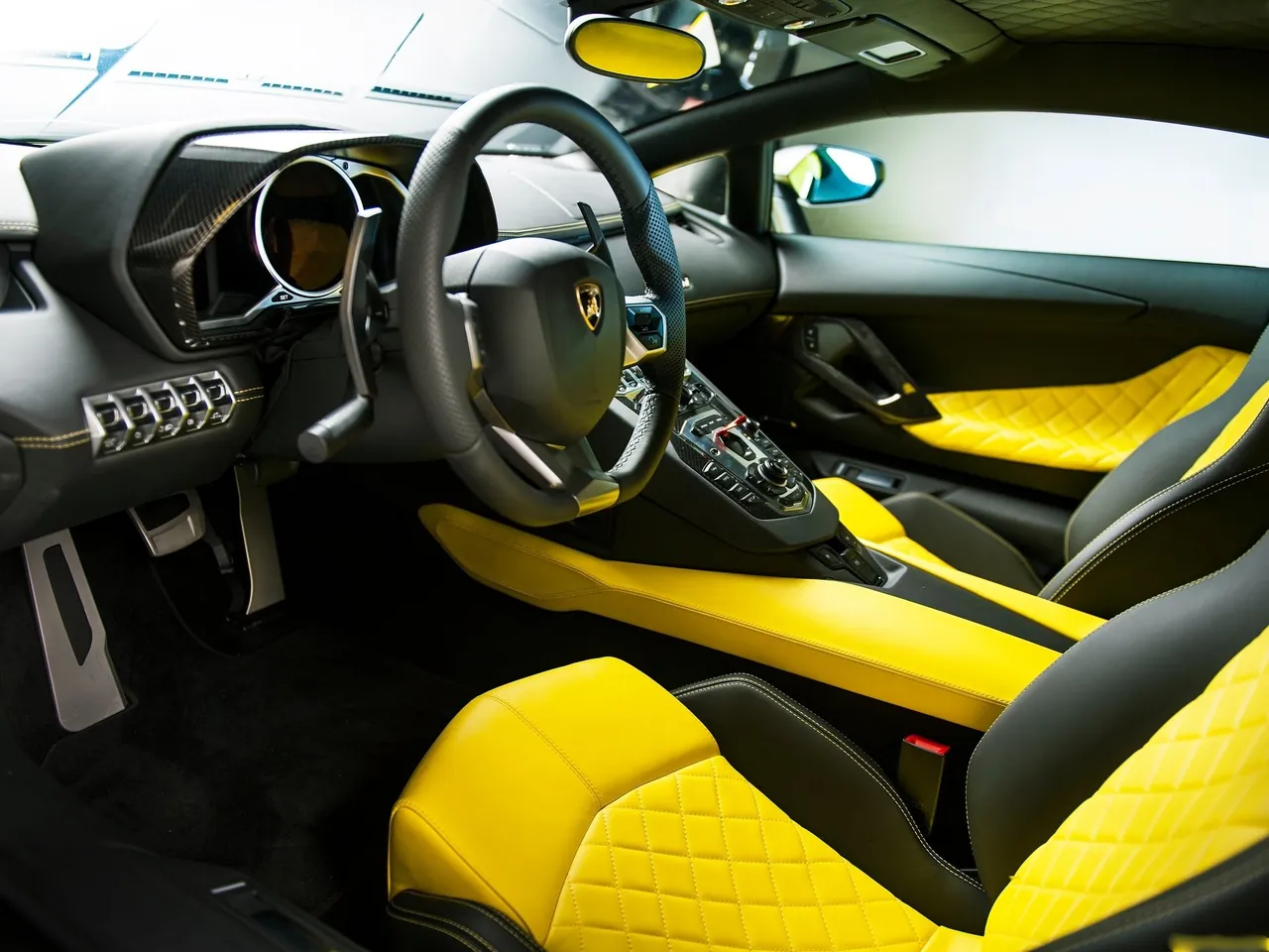 Lamborghini Aventador LP720-4 50th Anniversary (2013) – interiér