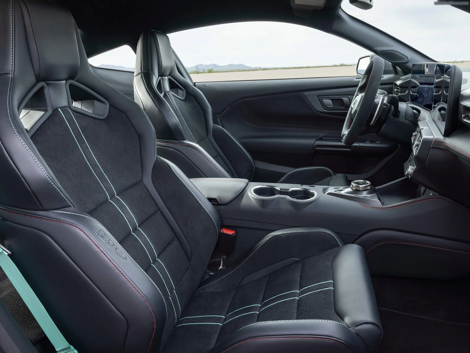 Ford Mustang Dark Horse SC (2026) – interiér