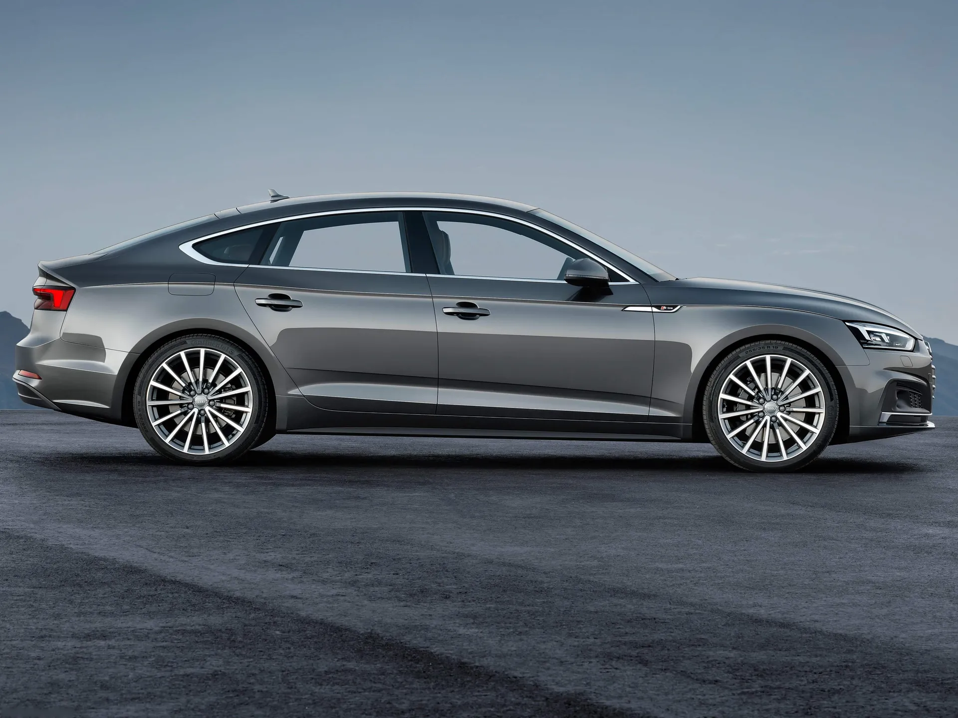 Audi A5 Sportback (2017) – boční profil