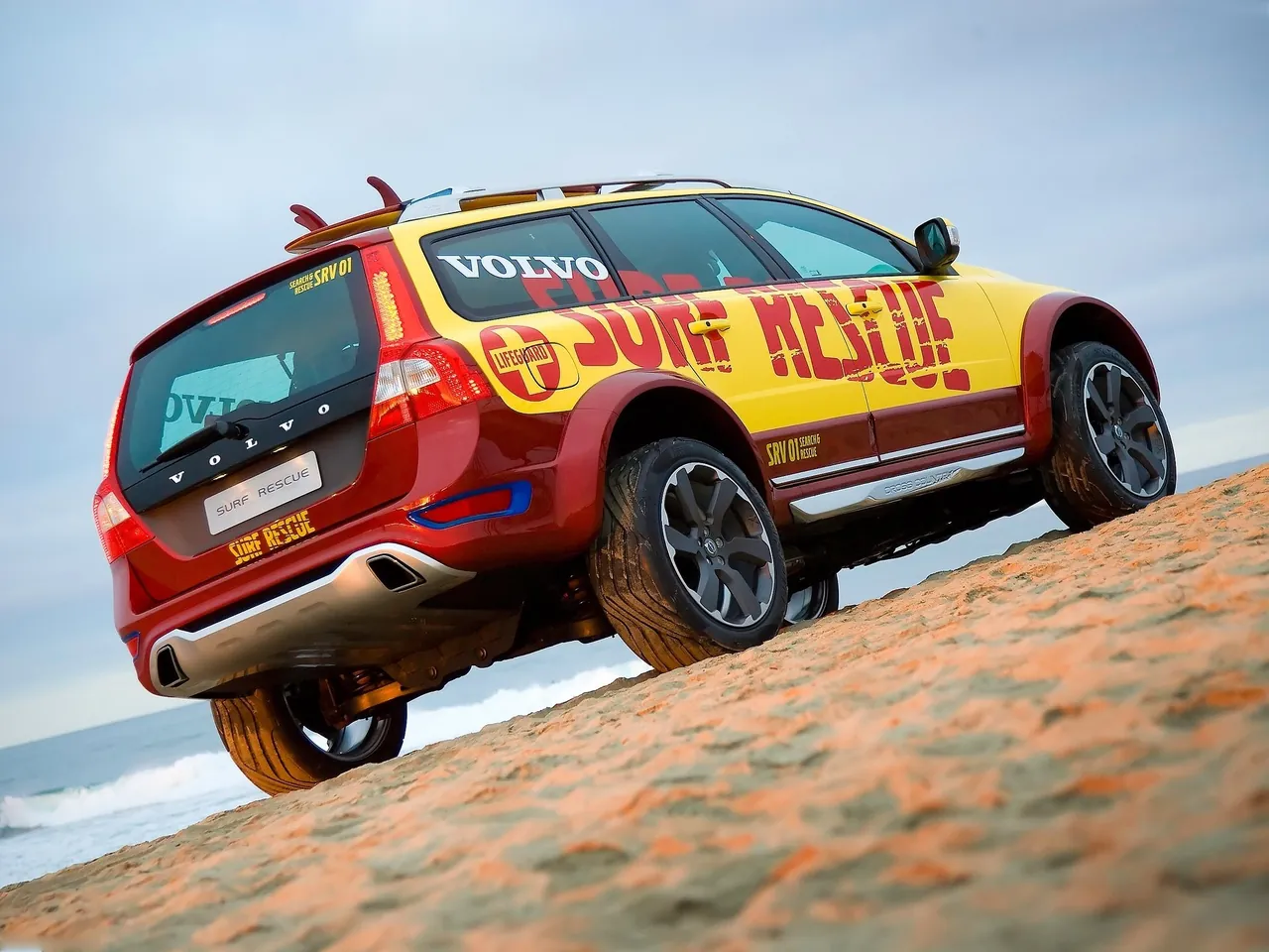 Volvo XC70 Surf Rescue Concept (2007) – zadní tříčtvrteční pohled
