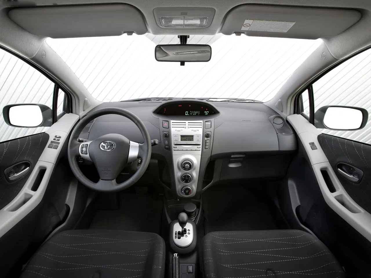 Toyota Yaris (2006) – interiér