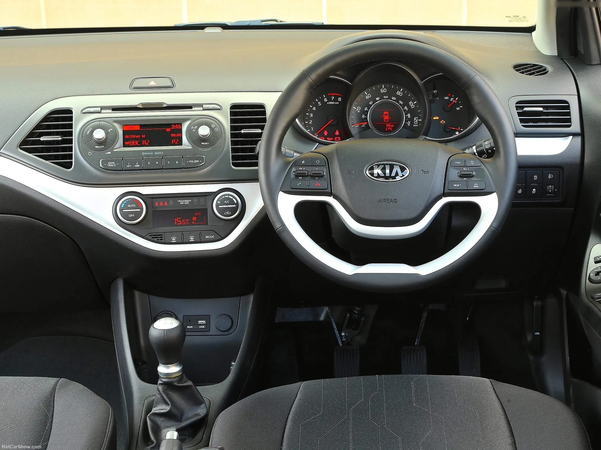 Kia Picanto (2016) – interiér