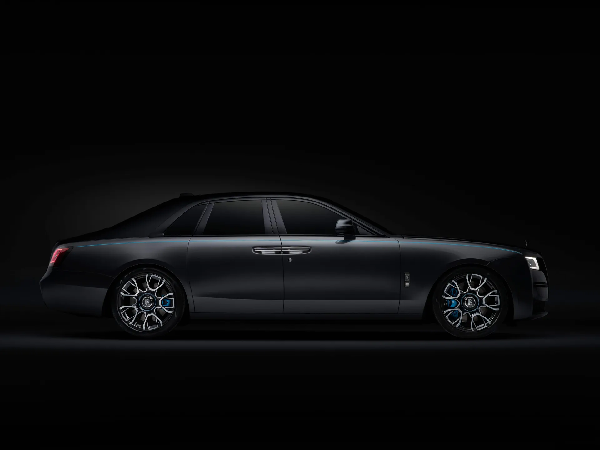 Rolls-Royce Ghost Black Badge (2022) – boční profil