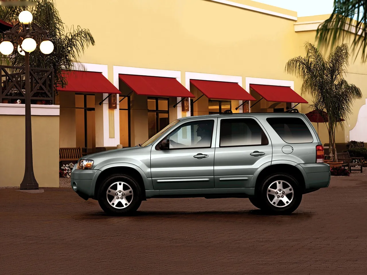 Ford Escape (2006) – boční profil