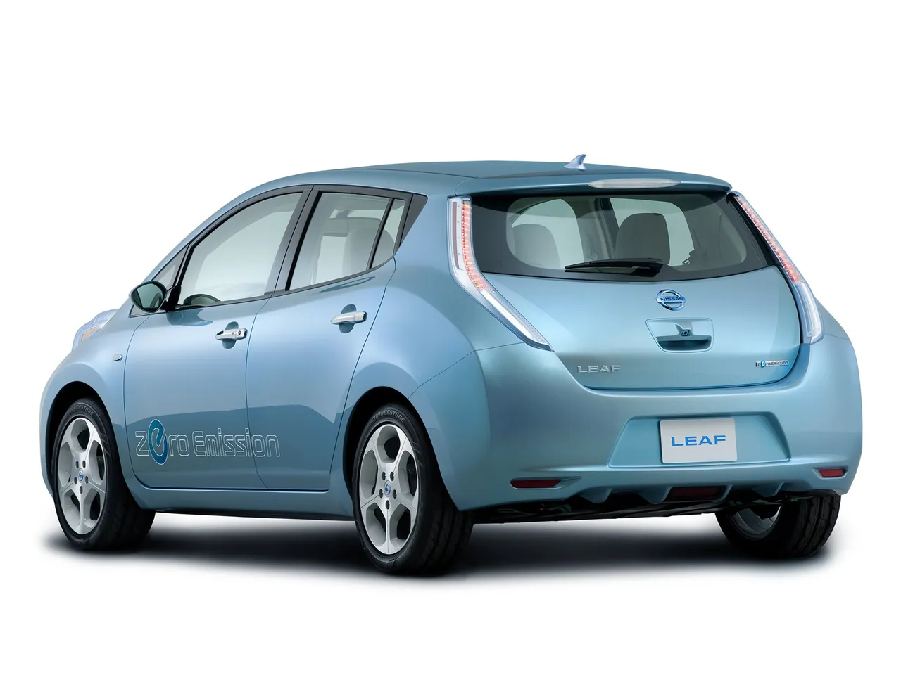Nissan LEAF (2011) - Rear Three-Quarter