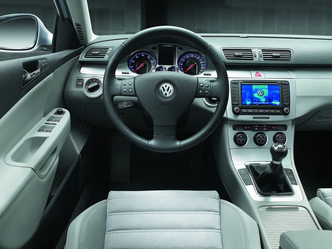 Volkswagen Passat (2006) - Interior