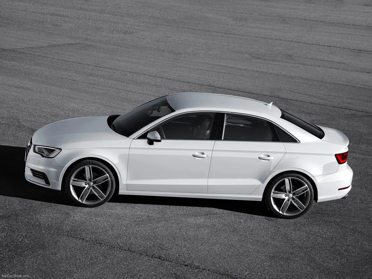 Audi A3 Sedan (2014) – boční profil