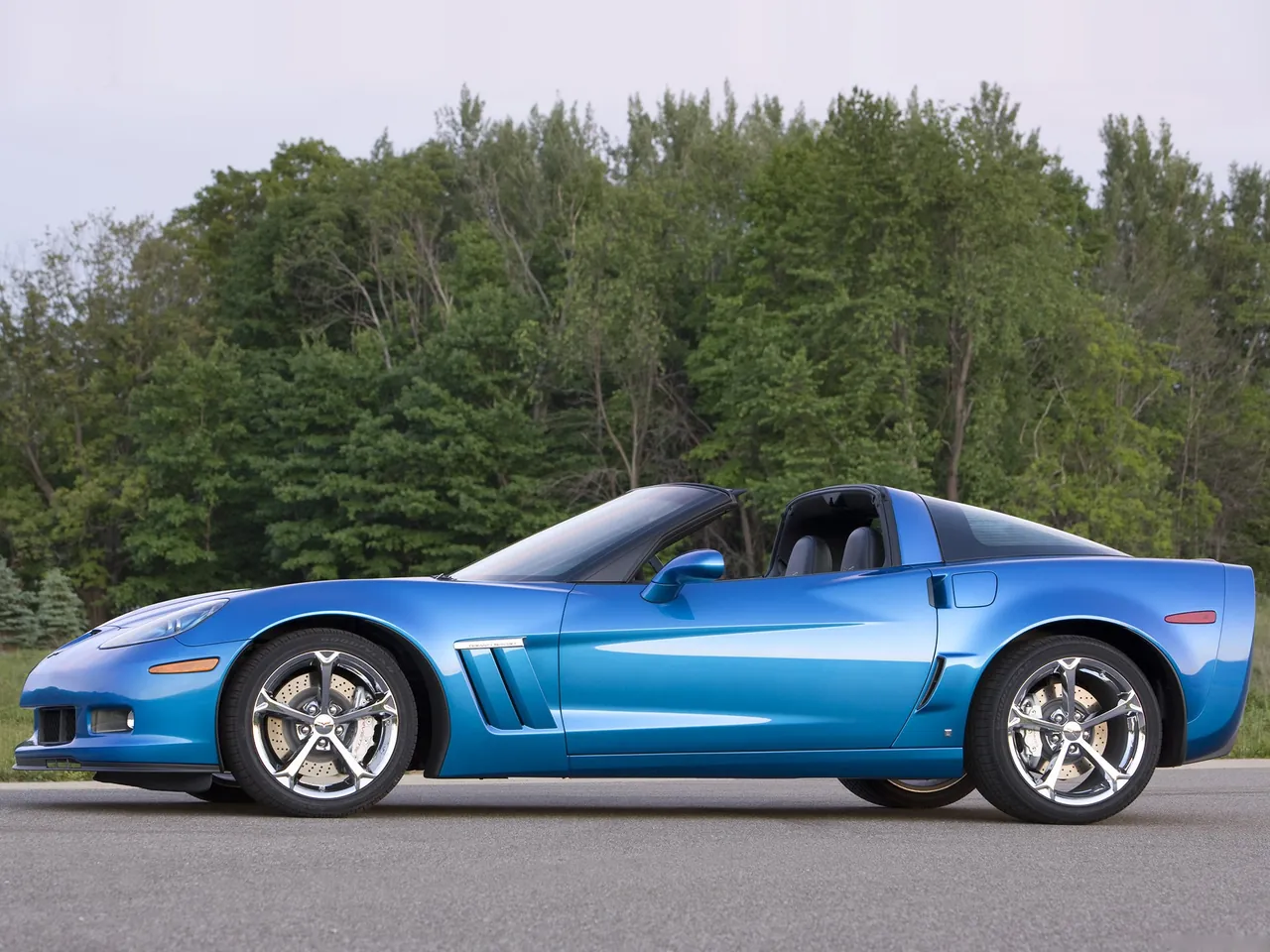 Chevrolet Corvette Grand Sport (2010) – boční profil