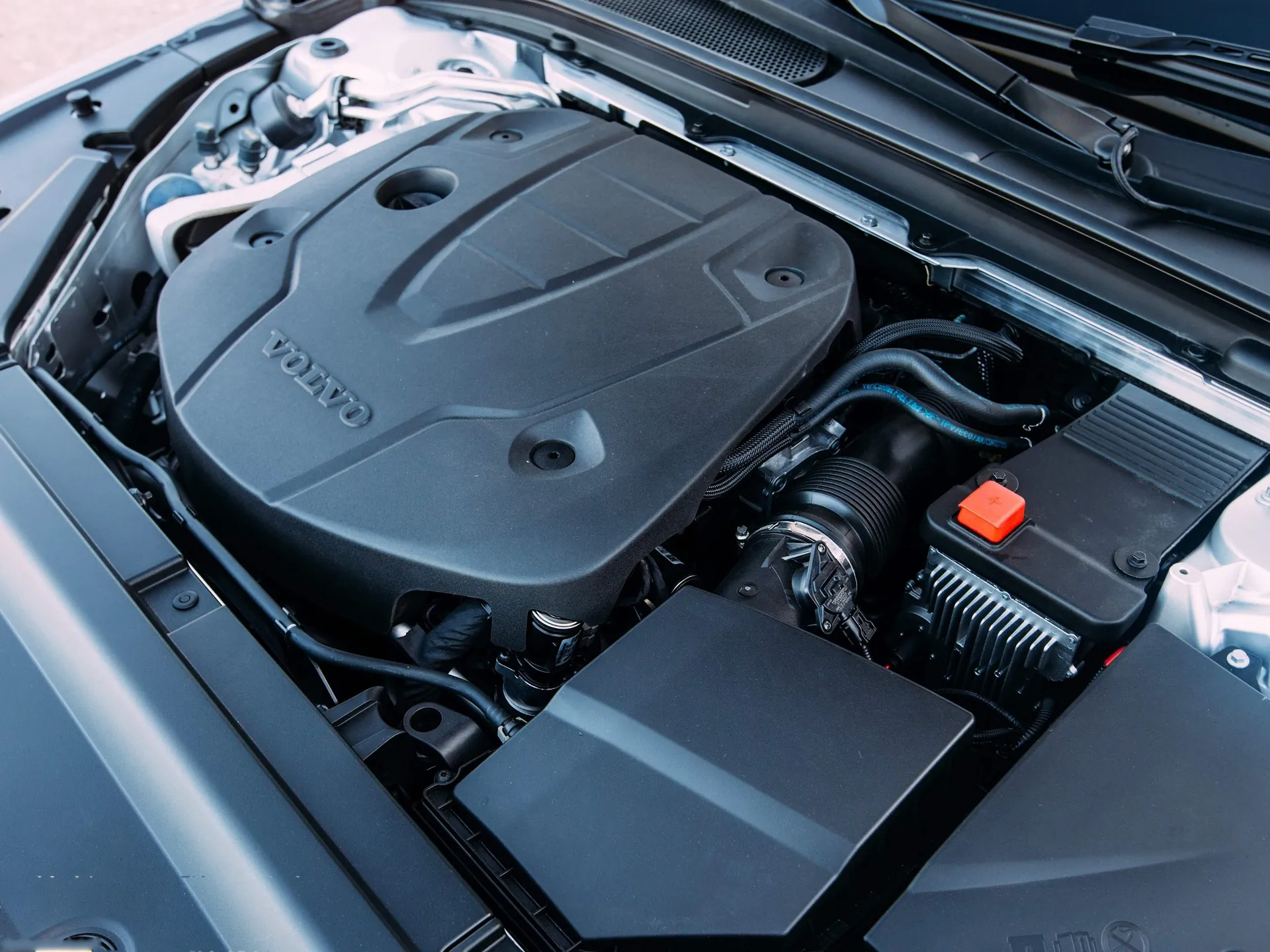 Volvo V90 Estate (2017) – motorový prostor
