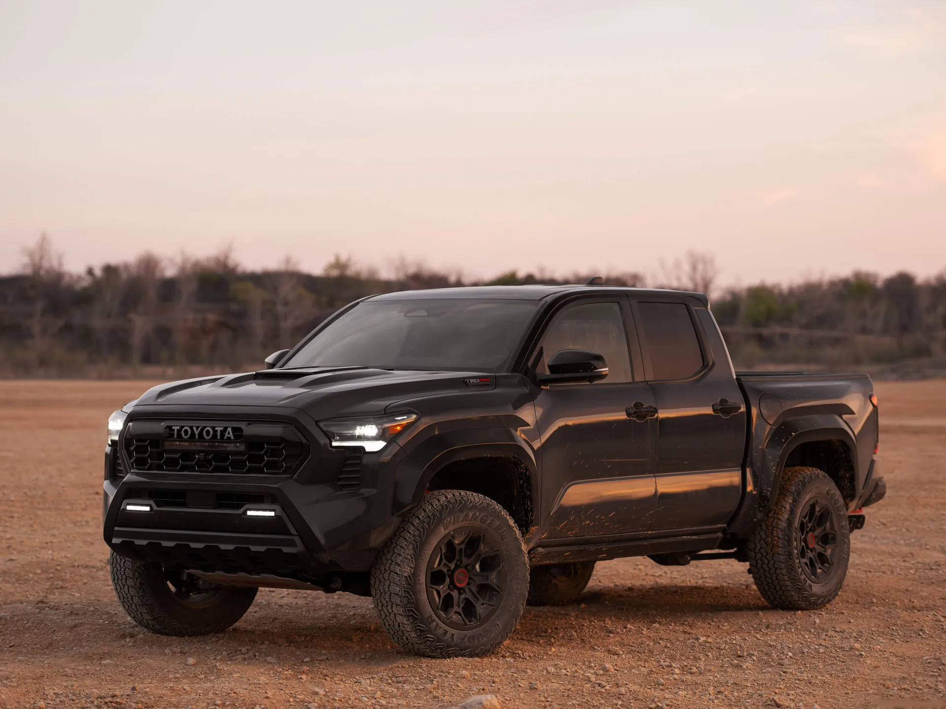 Toyota Tacoma i-FORCE MAX TRD Pro (2024)