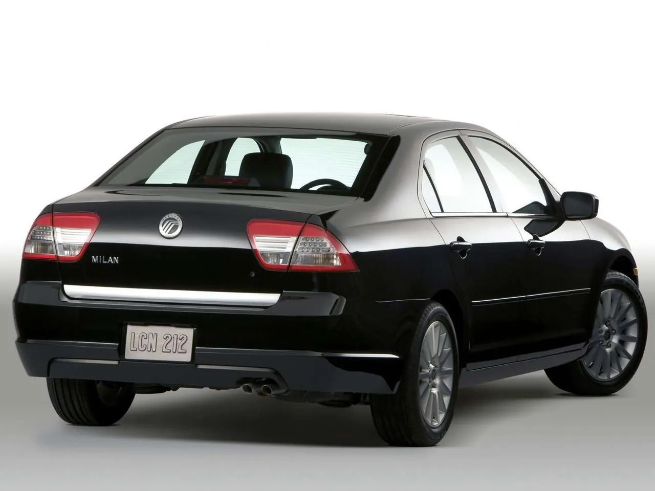 Mercury Milan (2006) – zadní tříčtvrteční pohled