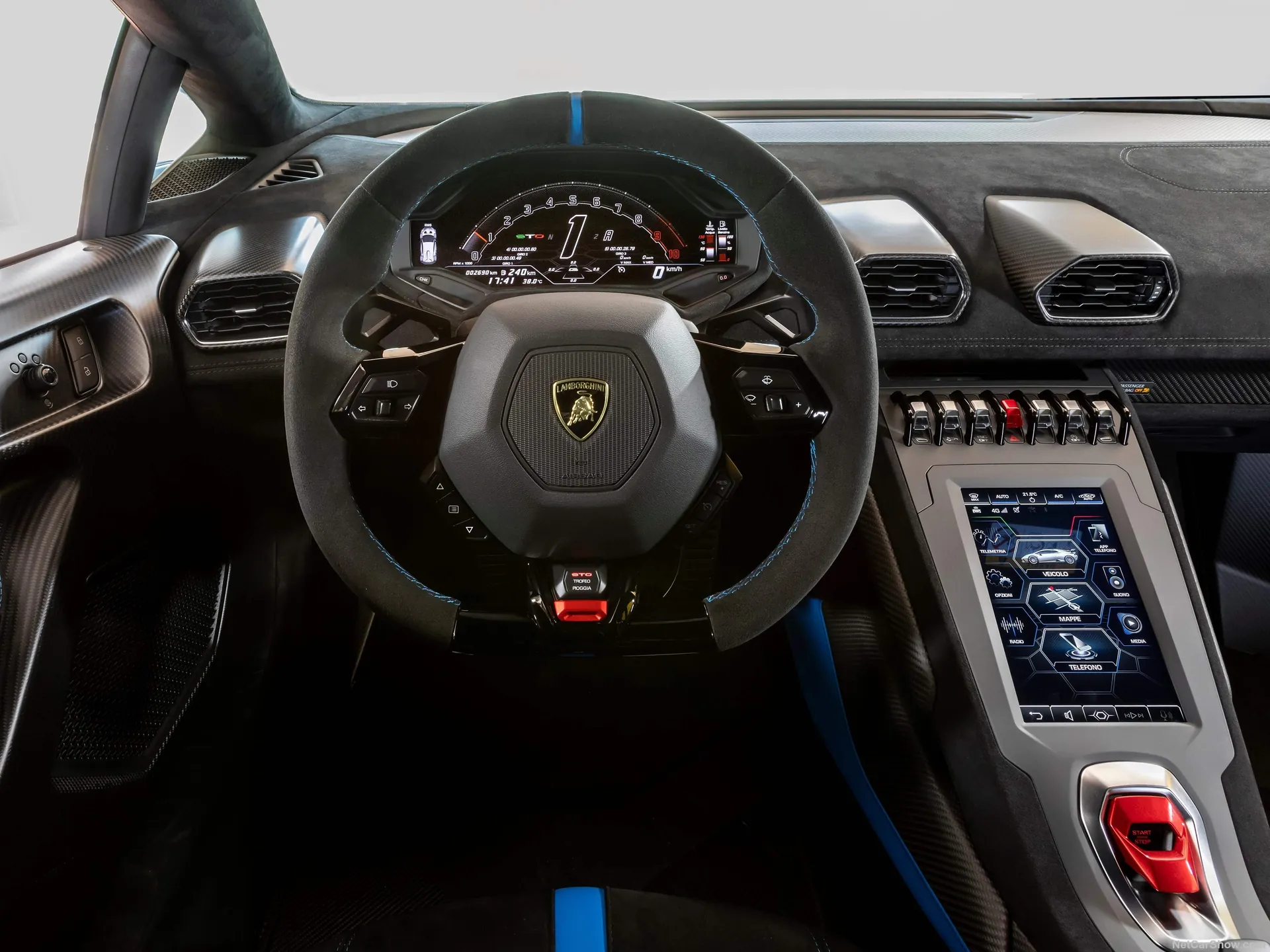 Lamborghini Huracan STO (2021) – interiér