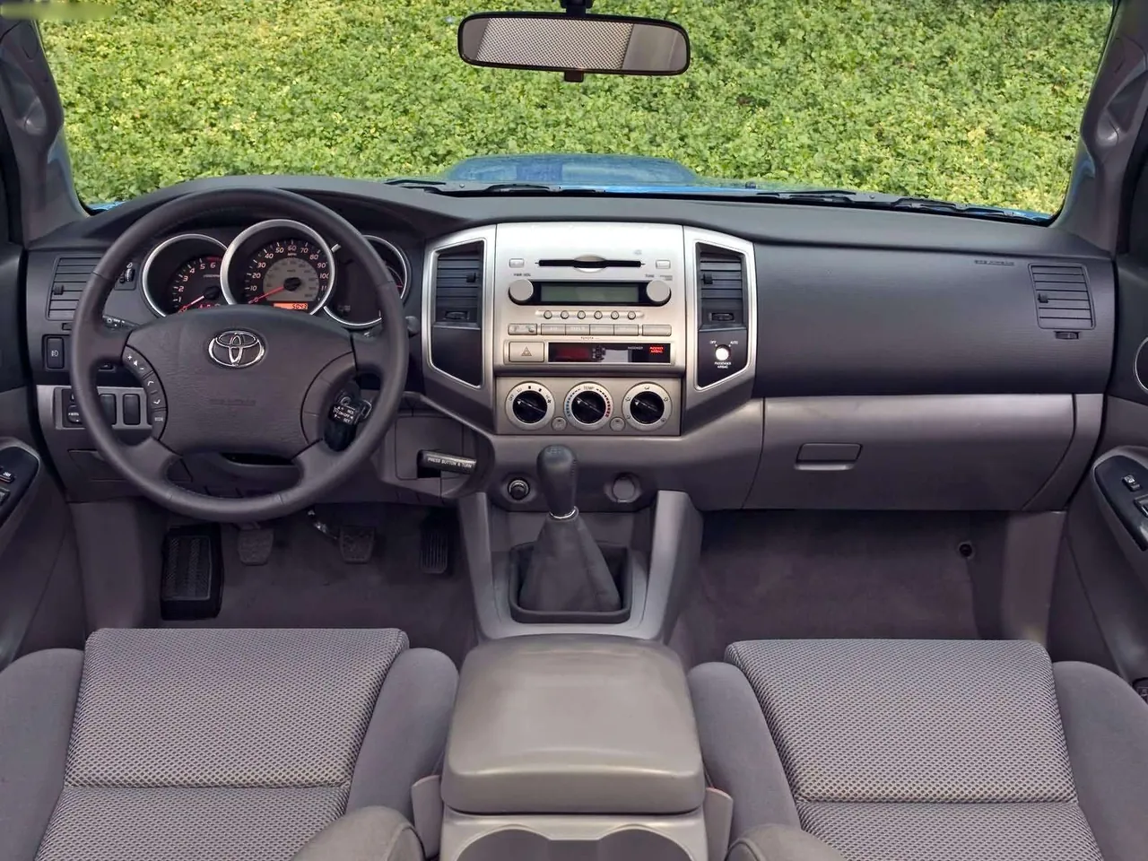 Toyota Tacoma XRunner (2005) - Interior