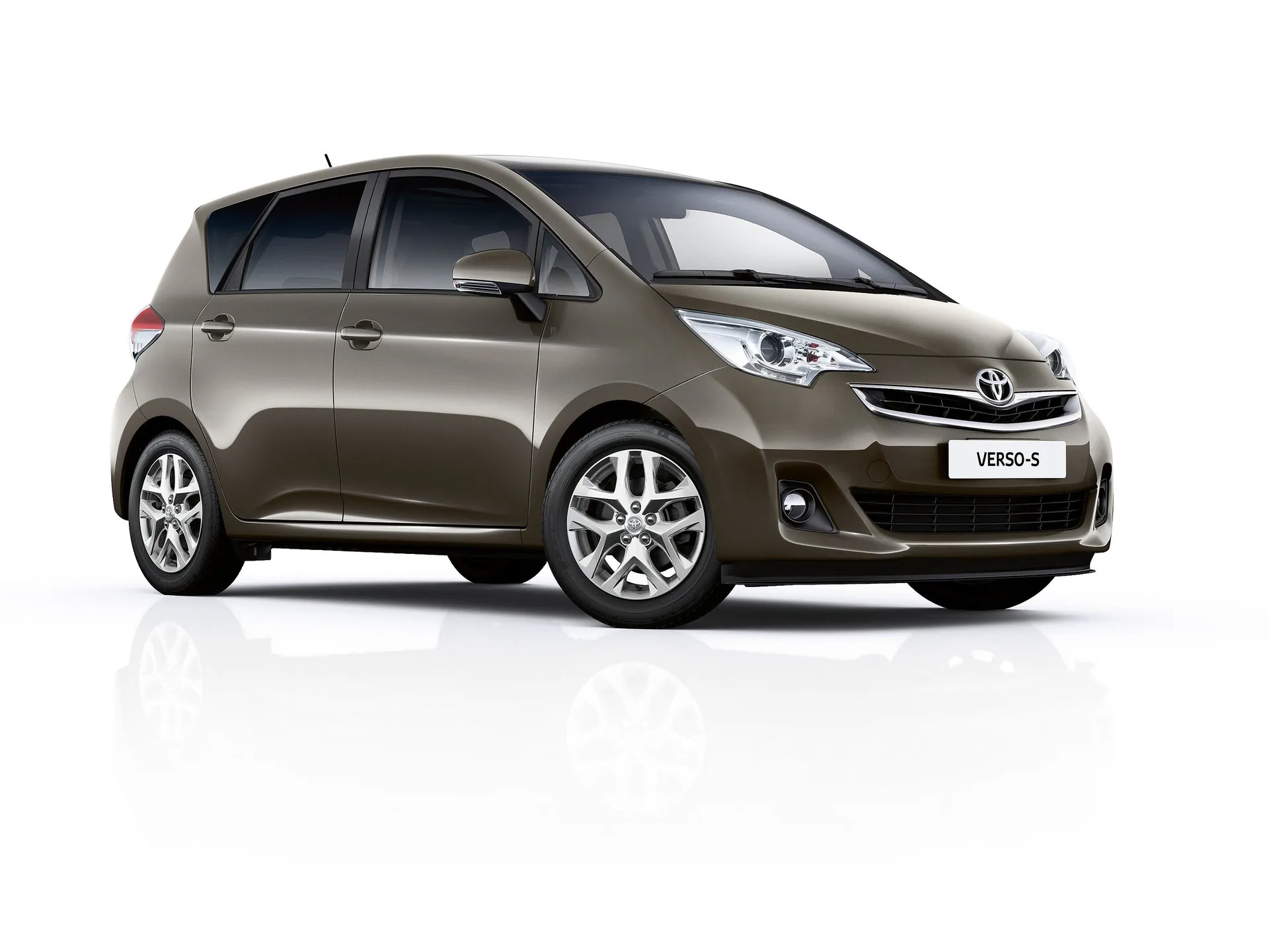 Toyota Verso-S (2015)