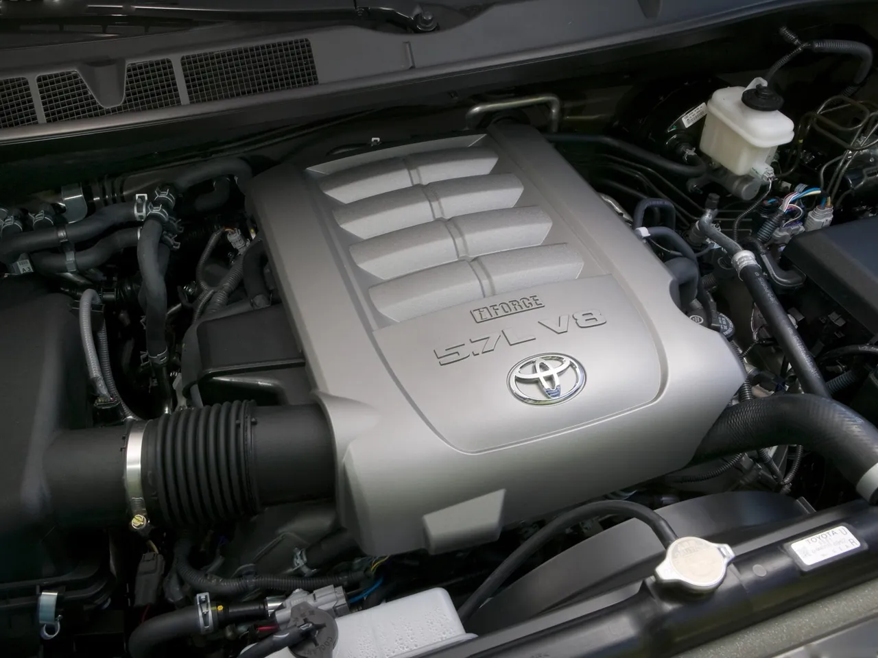 Toyota Sequoia (2008) - Engine Bay