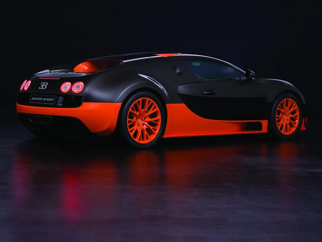 Bugatti Veyron Super Sport (2011) – zadní tříčtvrteční pohled