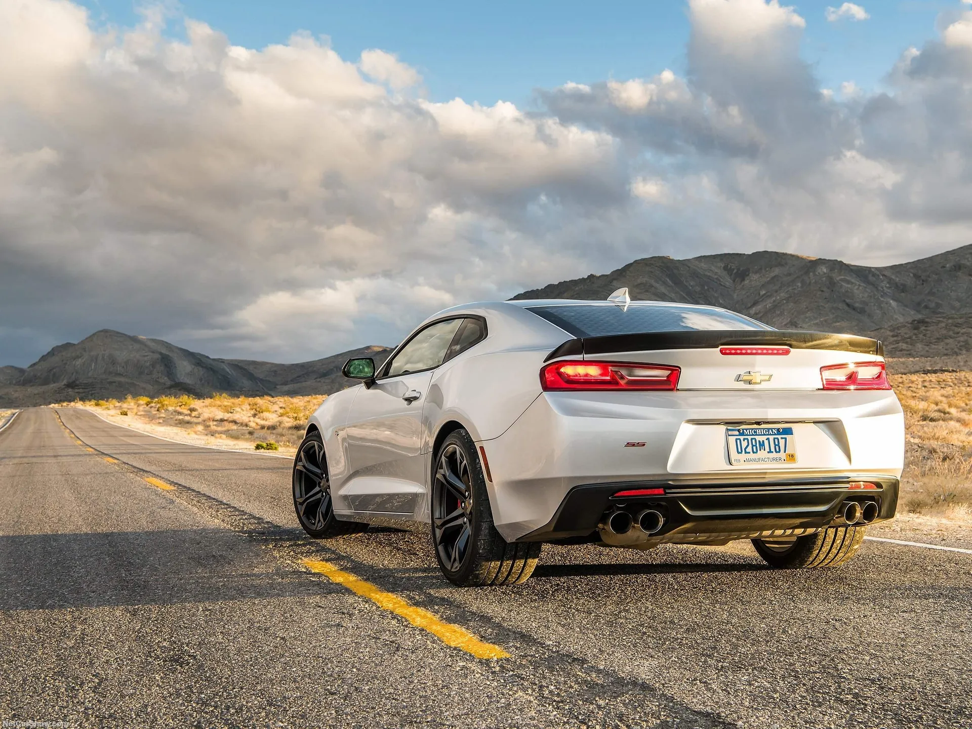 Chevrolet Camaro 1LE (2017) – zadní tříčtvrteční pohled