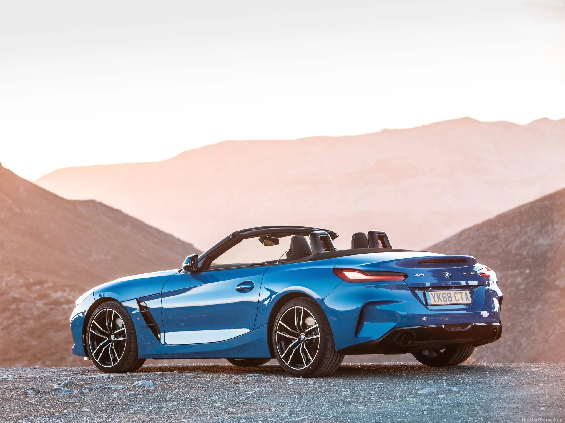 BMW Z4 [UK] (2019) – zadní tříčtvrteční pohled