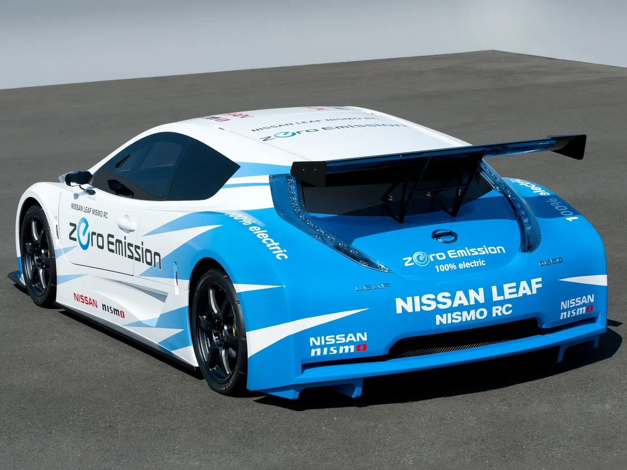 Nissan Leaf Nismo RC Concept (2011) – zadní tříčtvrteční pohled
