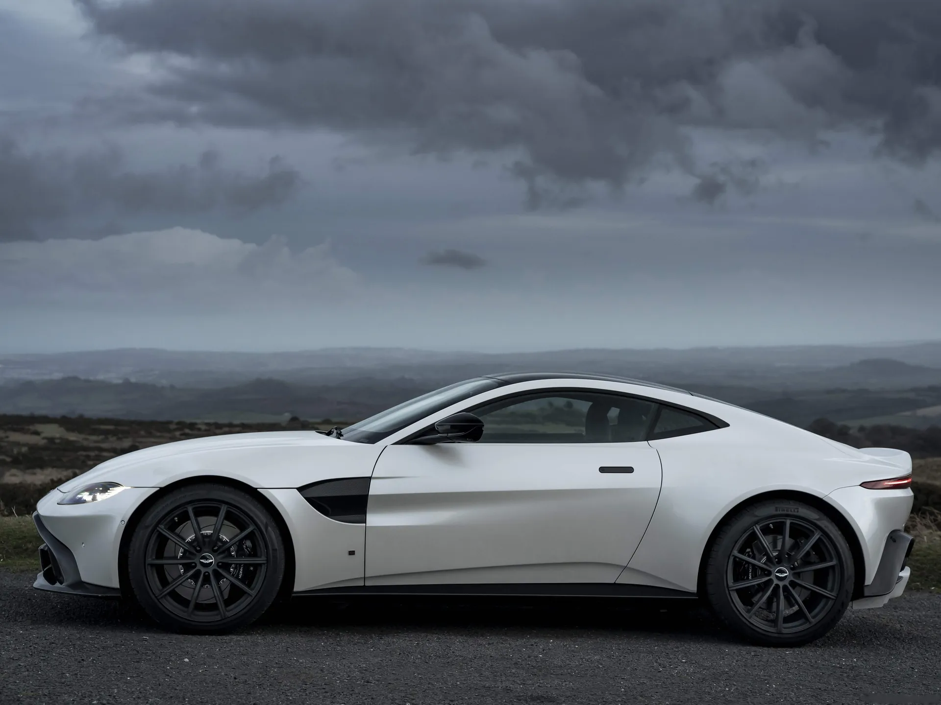 Aston Martin Vantage Morning Frost White (2019) - Side Profile