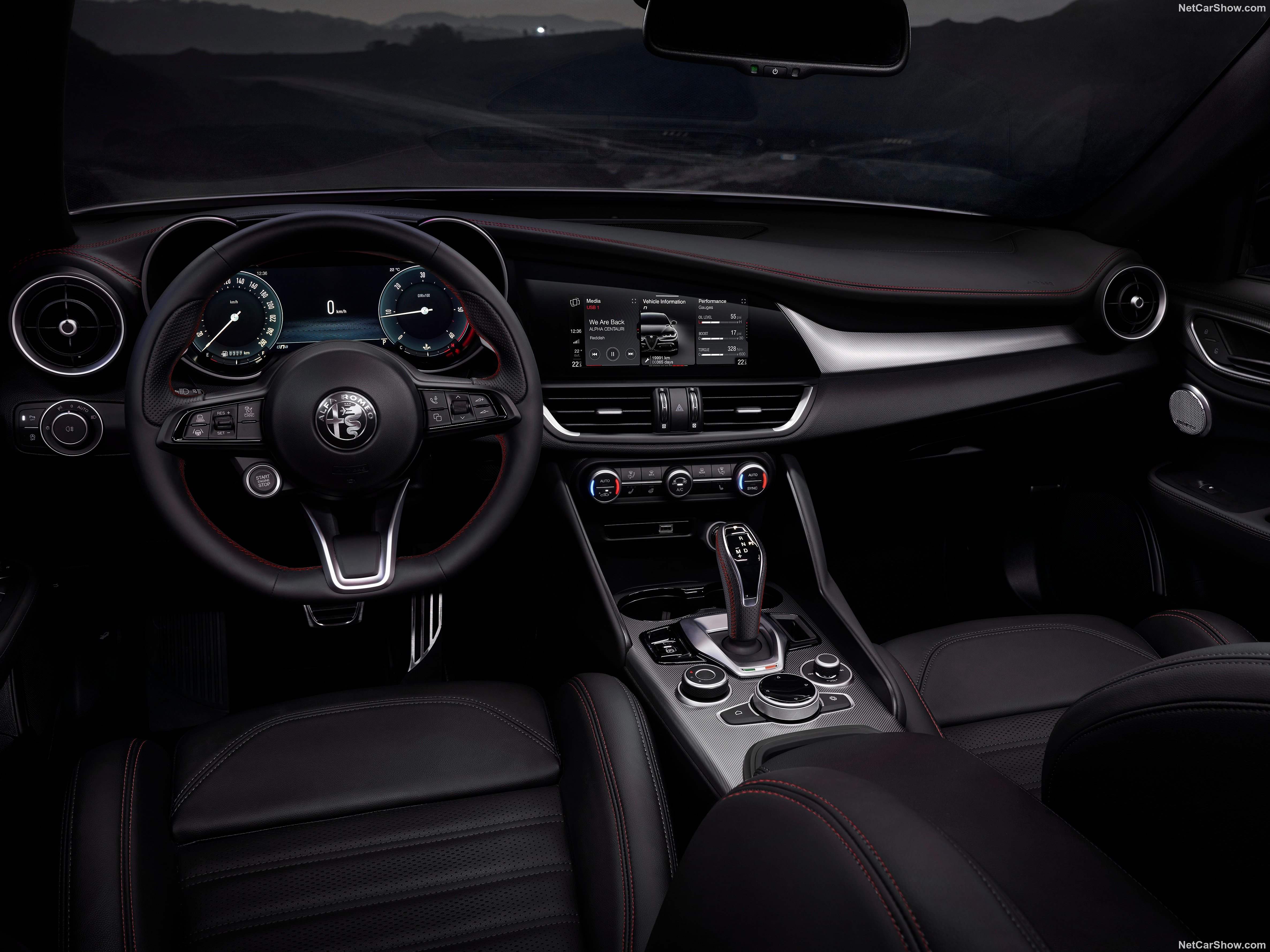Alfa Romeo Giulia (2023) - Interior