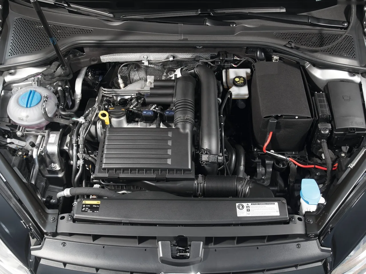 Volkswagen Golf (2013) - Engine Bay