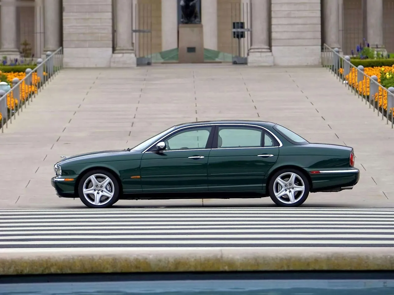 Jaguar XJ Super V8 (2005) – boční profil