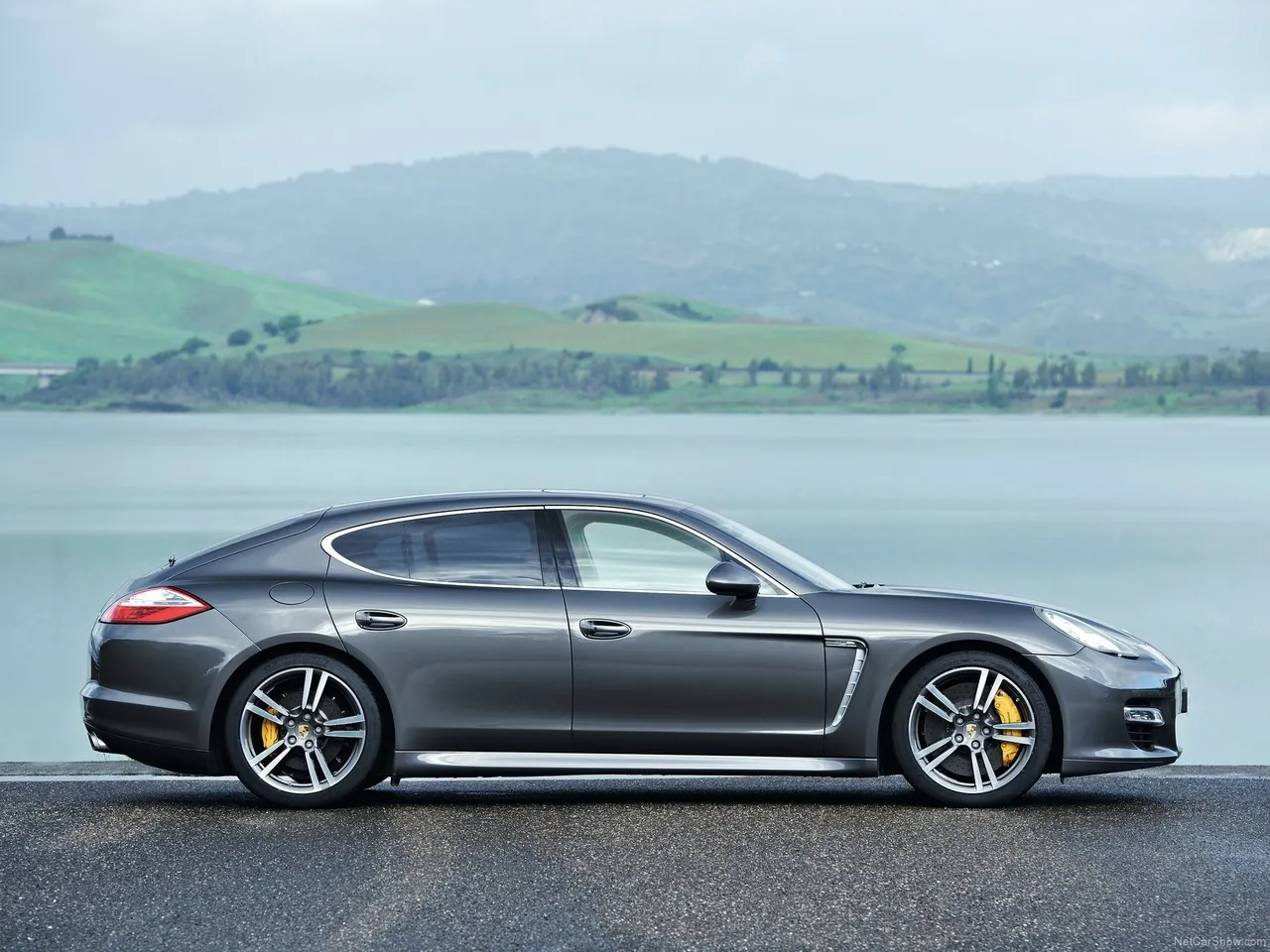 Porsche Panamera Turbo S (2012) – boční profil
