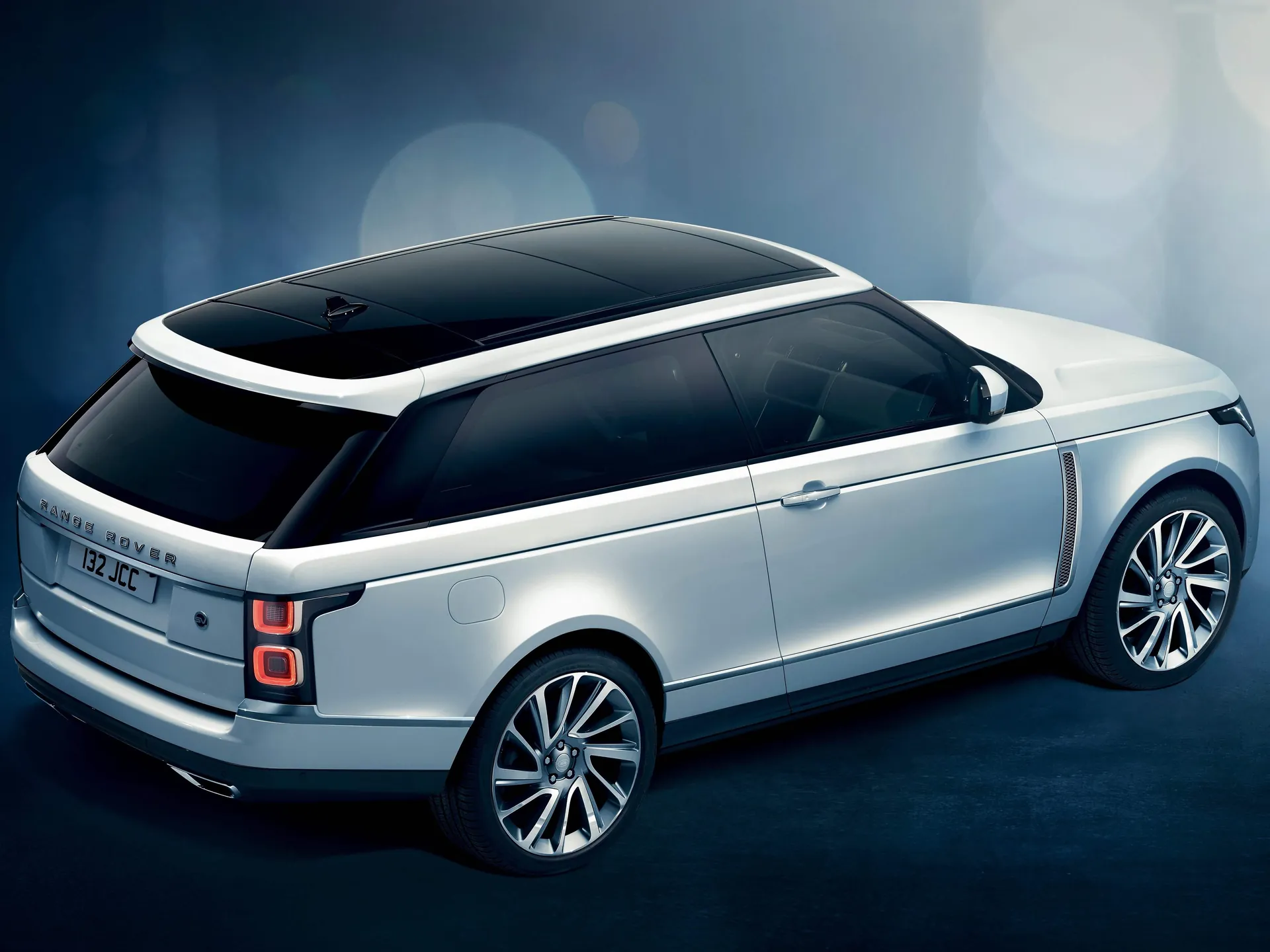 Land Rover Range Rover SV Coupe (2019) - Rear Three-Quarter