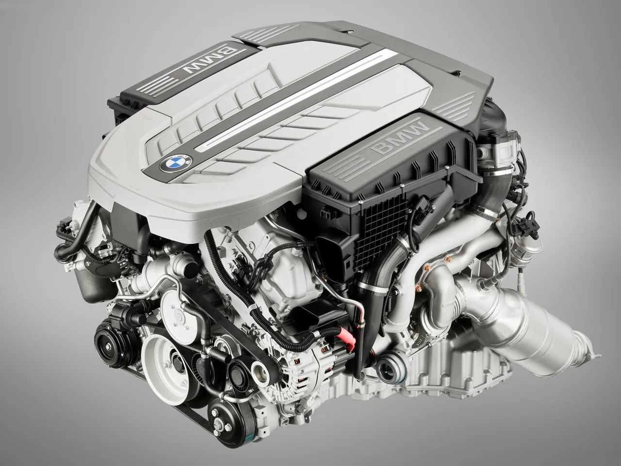 BMW 760Li (2010) – motor