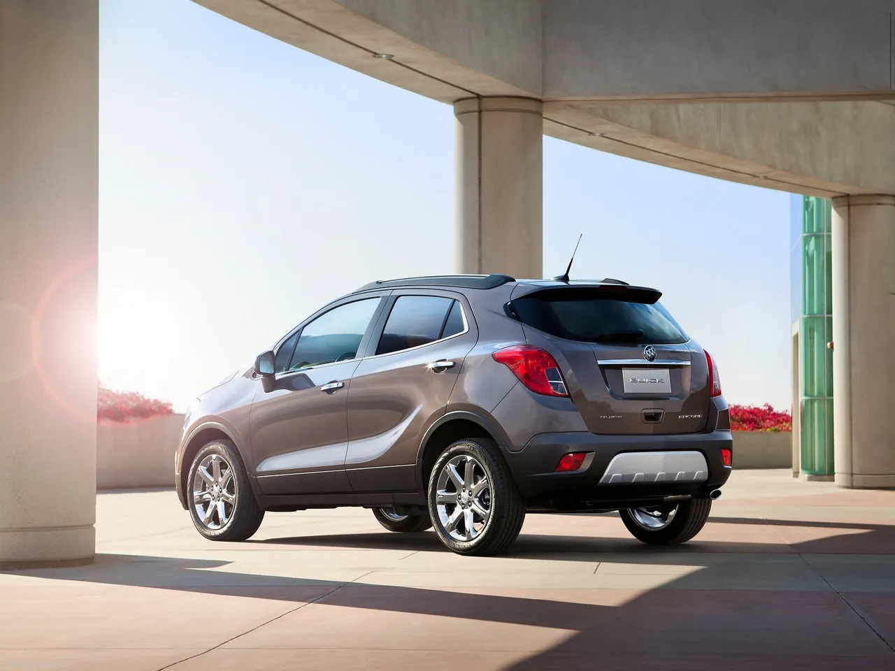 Buick Encore (2013) – zadní tříčtvrteční pohled