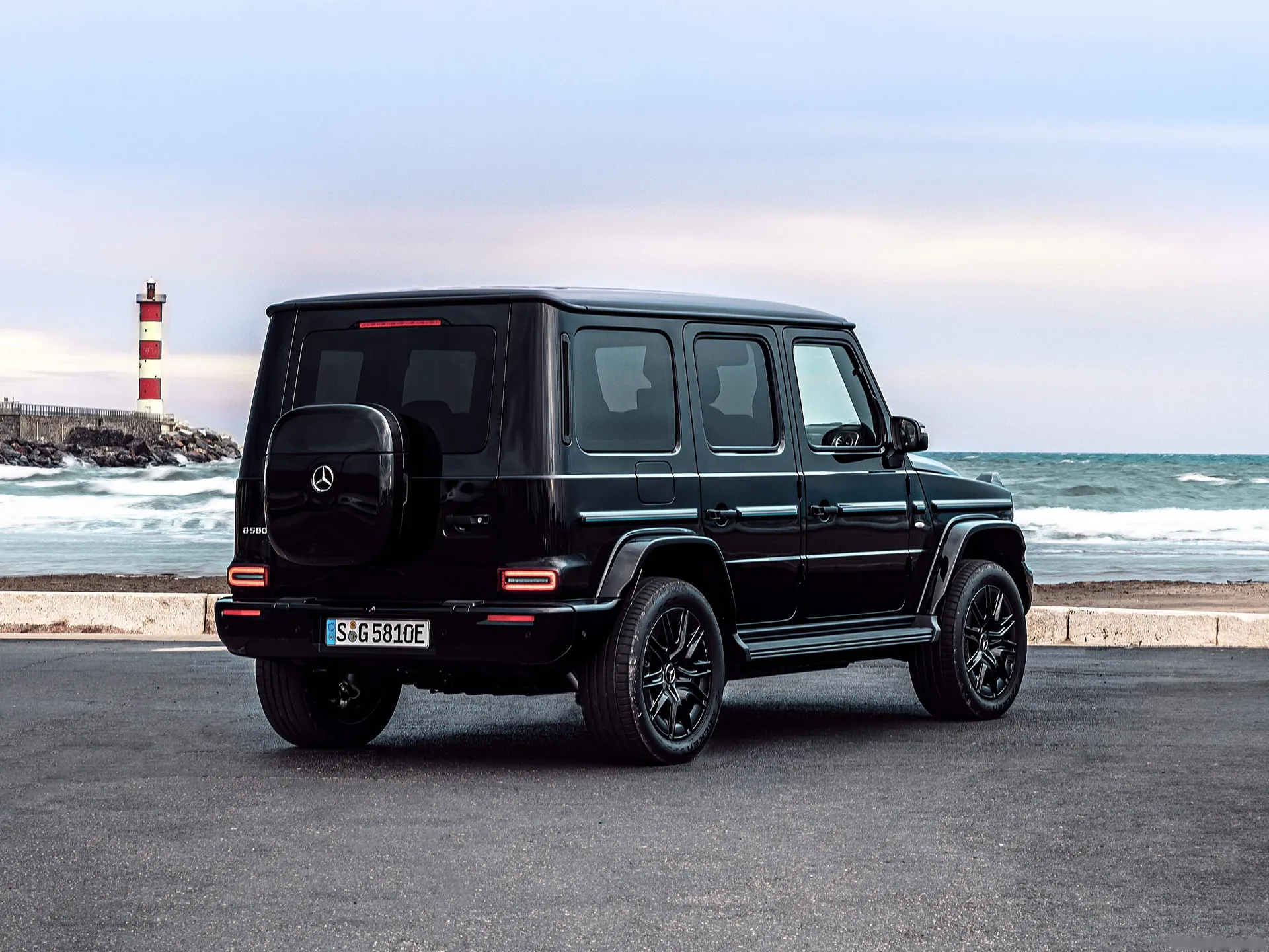Mercedes-Benz G580 with EQ Technology (2025) – zadní tříčtvrteční pohled